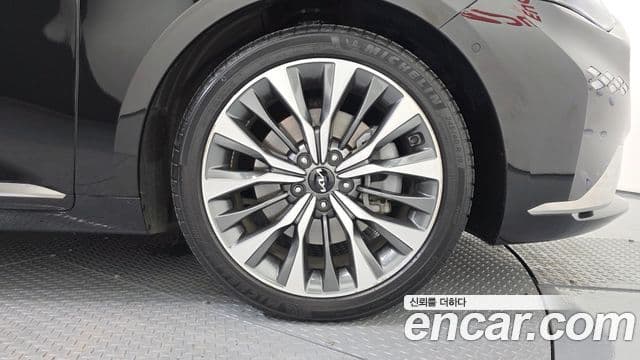 Kia K8 2023 — Şəkil 13/40