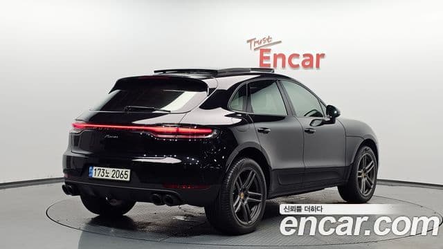 Porsche Macan 2019 — ფოტო 2/20