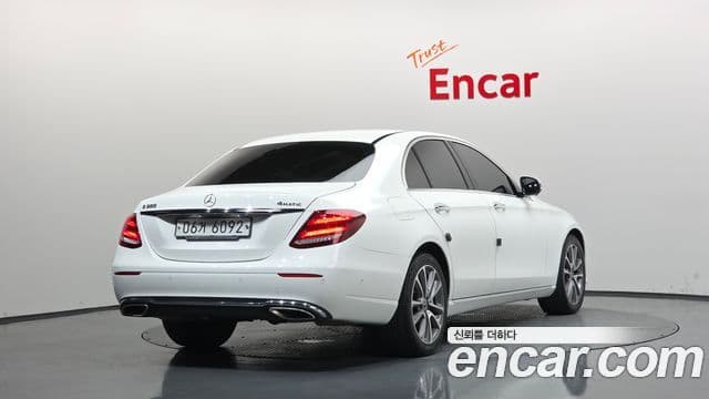 Mercedes-Benz E-Class 2019 — ფოტო 2/20
