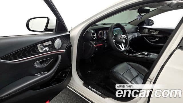 Mercedes-Benz E-Class 2019 — фото 10 из 20