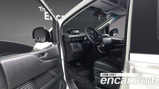 Hyundai Staria 2023 — фото 10 из 20