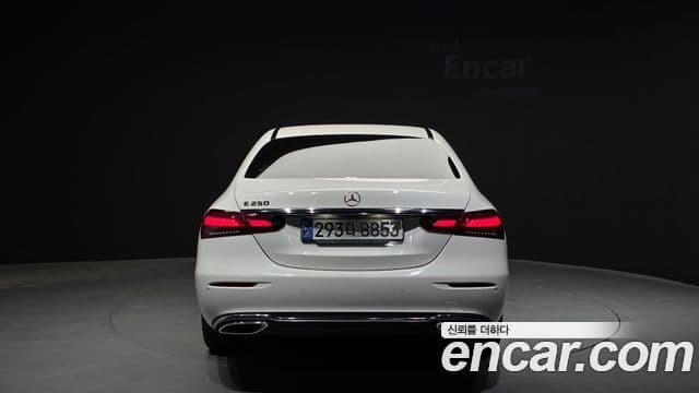 Mercedes-Benz E-Class 2022 — фото 3 из 20