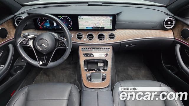 Mercedes-Benz E-Class 2022 — фото 10 из 20
