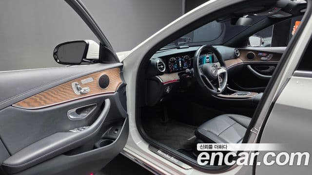 Mercedes-Benz E-Class 2022 — фото 8 из 20