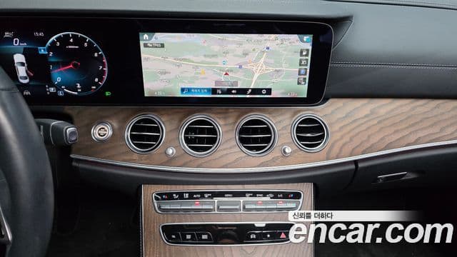 Mercedes-Benz E-Class 2022 — фото 13 из 20