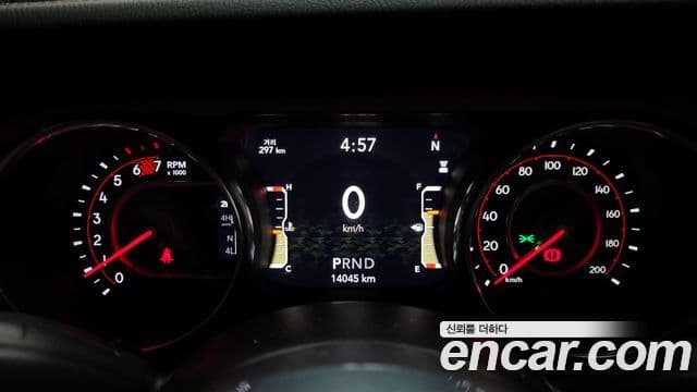 Jeep Wrangler 2021 — ფოტო 8/20