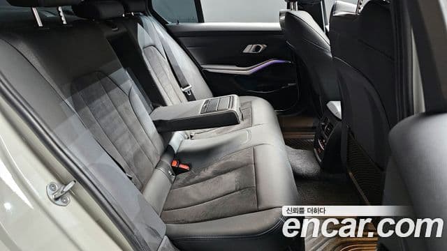 BMW 3 Series 2022 — фото 12 из 20
