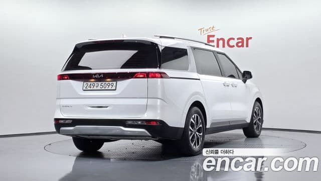 Kia Carnival 2022 — ფოტო 2/20