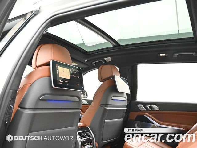 BMW X7 2021 — ფოტო 17/20