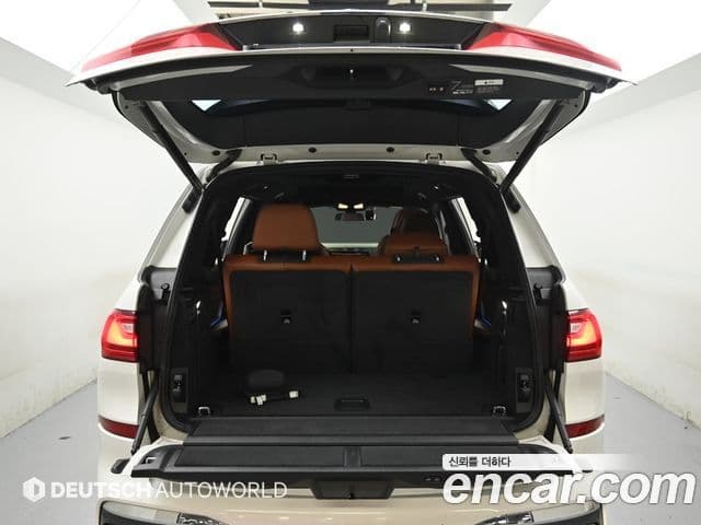 BMW X7 2021 — ფოტო 18/20