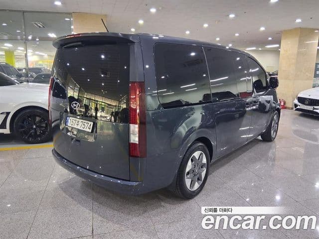 Hyundai Staria 2021 — фото 2 из 20
