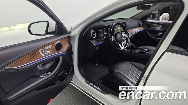 Mercedes-Benz E-Class 2019 — Şəkil 10/20