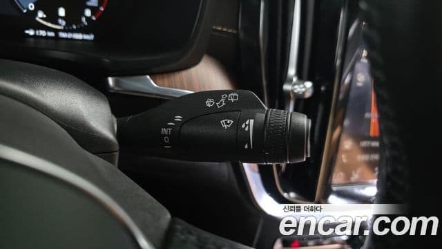 Volvo V60 Cross Country 2020 — Photo 25/36