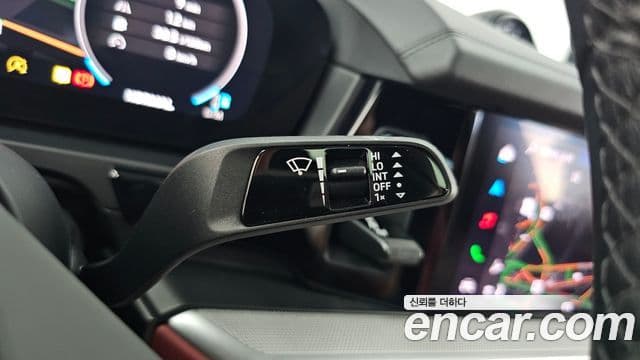 Porsche Cayenne 2023 — Photo 7/35