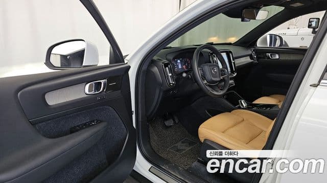 Volvo XC40 2020 — Şəkil 9/20