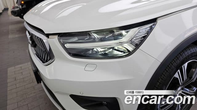Volvo XC40 2020 — Photo 14/37