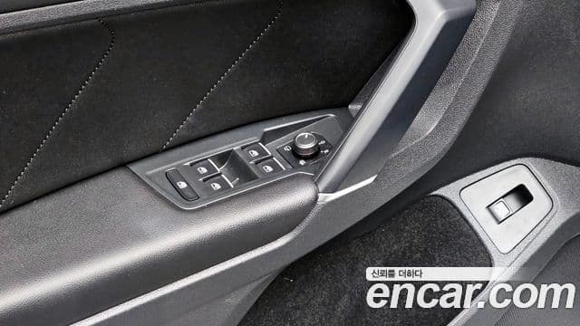 Volkswagen Tiguan 2018 — ფოტო 19/20