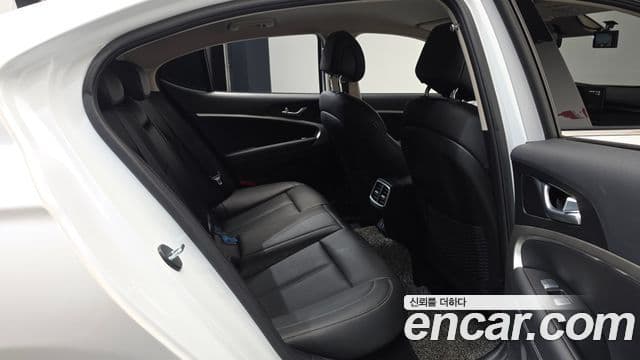Genesis G70 2023 — ფოტო 32/33