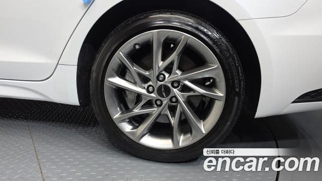 Genesis G70 2023 — ფოტო 22/33