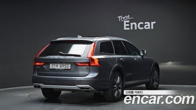 Volvo V90 Cross Country 2018 — Photo 21/30