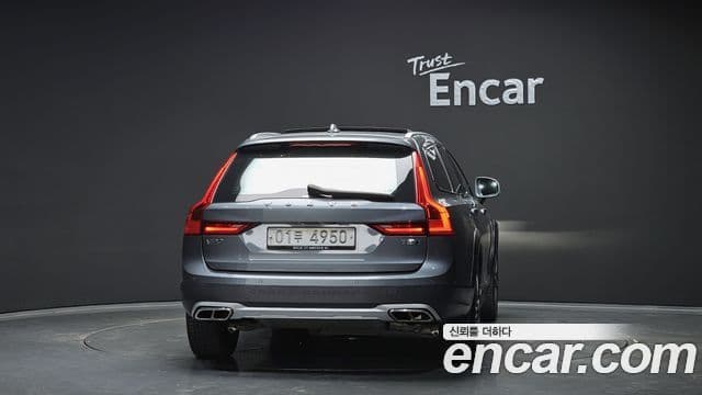 Volvo V90 Cross Country 2018 — Photo 15/30