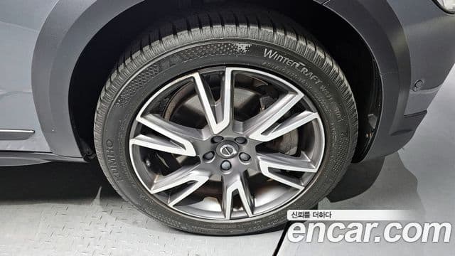 Volvo V90 Cross Country 2018 — Photo 6/30