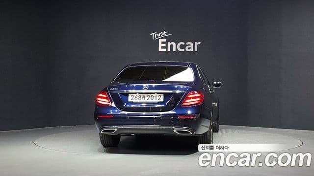 Mercedes-Benz E-Class 2020 — ფოტო 4/20