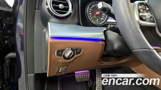Mercedes-Benz E-Class 2020 — ფოტო 16/20