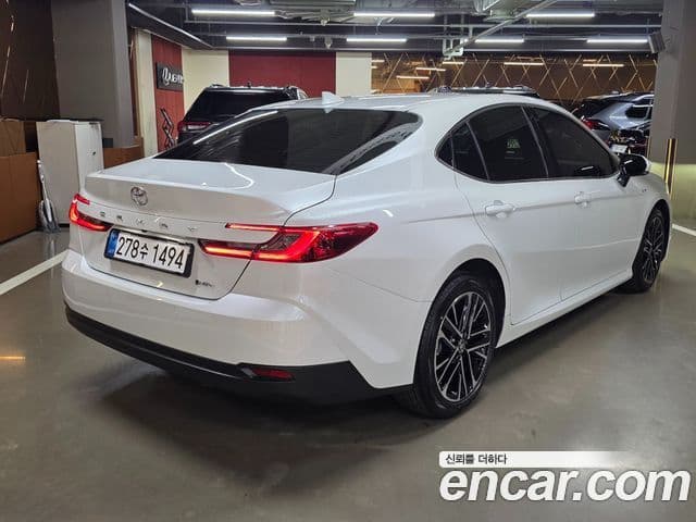 Toyota Camry 2025 — Photo 2/16