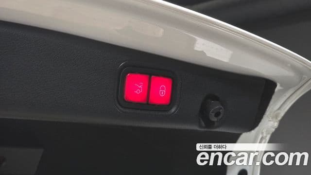 Mercedes-Benz E-Class 2019 — Photo 19/20