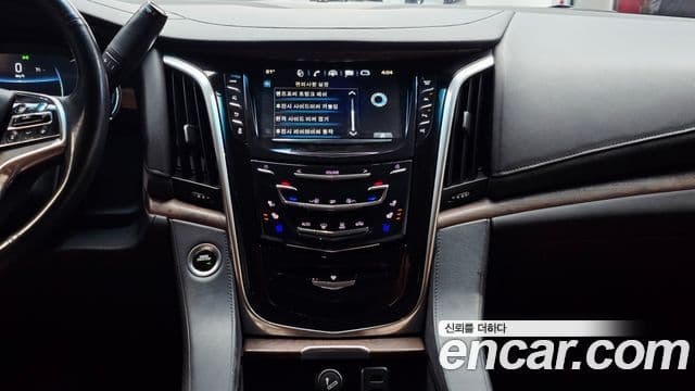 Cadillac Escalade 2019 — ფოტო 19/20