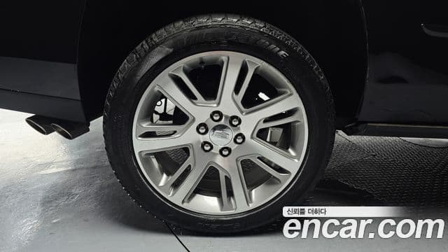 Cadillac Escalade 2019 — Photo 1/32