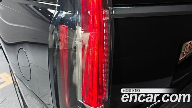 Cadillac Escalade 2019 — Photo 17/32