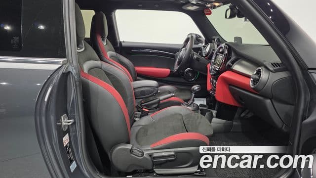 Mini Cooper S 2019 — фото 11 из 20