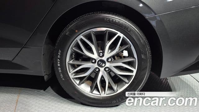Kia K5 2020 — Şəkil 26/32