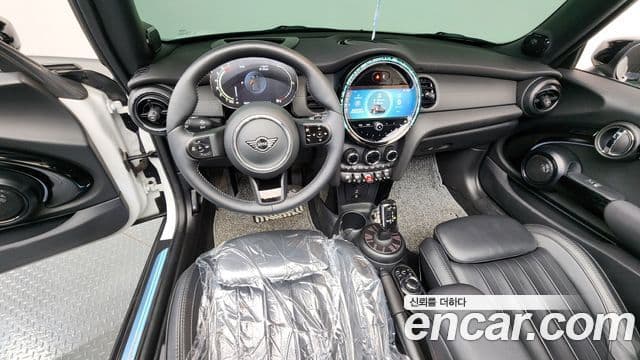 Mini Cooper S Convertible 2023 — ფოტო 10/19
