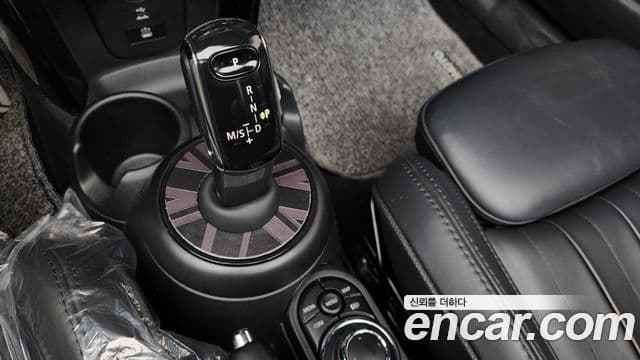 Mini Cooper S Convertible 2023 — ფოტო 6/19