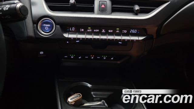 Lexus UX250h 2019 — Şəkil 16/20