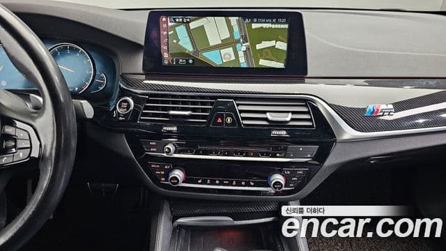 BMW 5 Series 2018 — фото 18 из 20