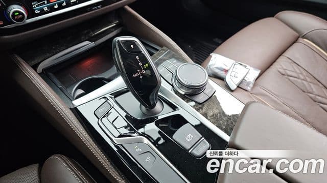 BMW 5 Series 2018 — фото 8 из 20