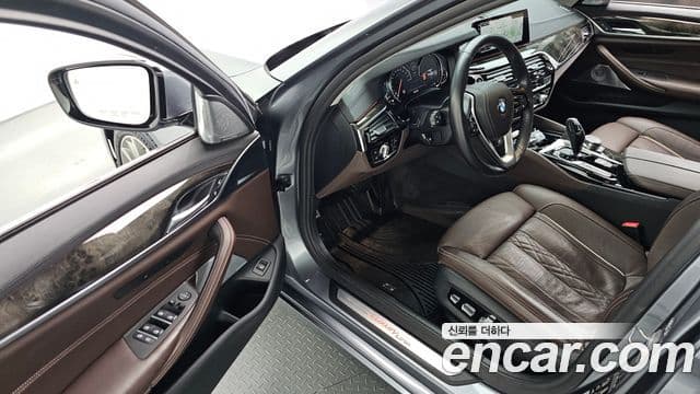 BMW 5 Series 2018 — фото 9 из 20