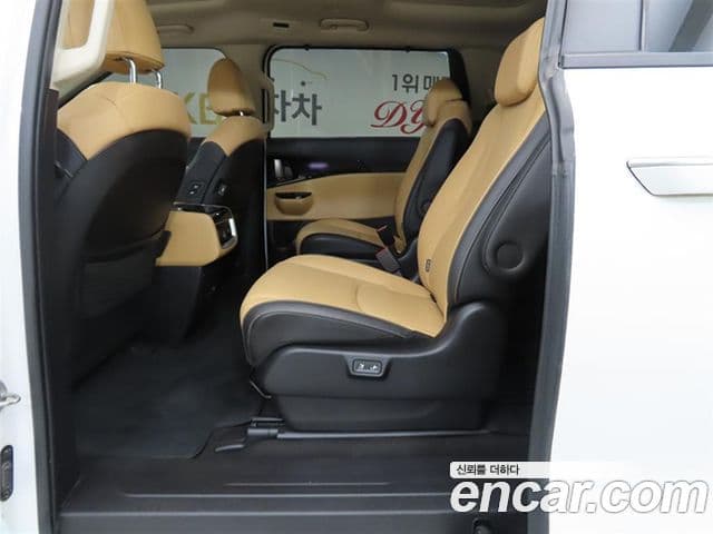 Kia Carnival 2021 — фото 5 из 20