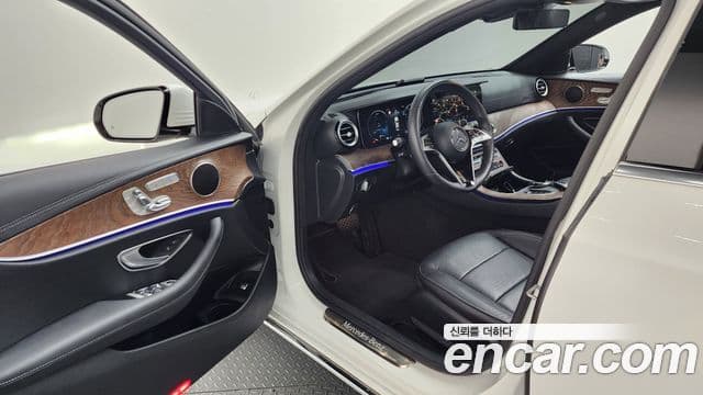 Mercedes-Benz E-Class 2023 — Фото 9/20