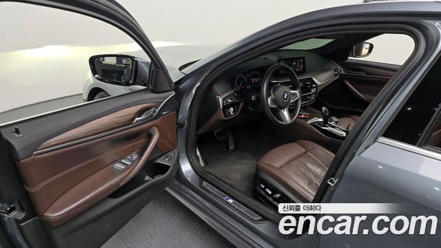 BMW 5 Series 2019 — Şəkil 10/20