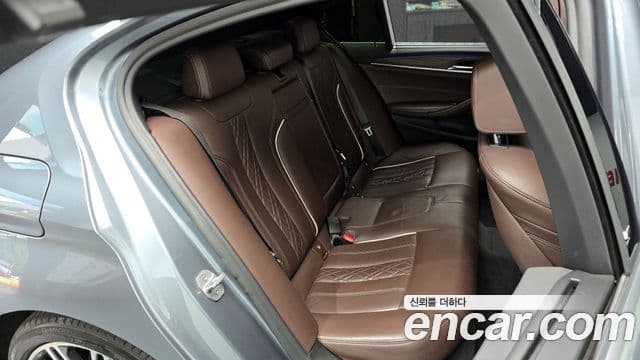 BMW 5 Series 2019 — Şəkil 12/20