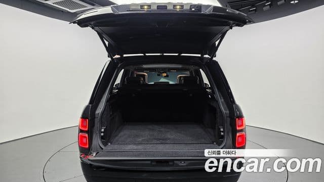 Land Rover Range Rover 2019 — ფოტო 18/19