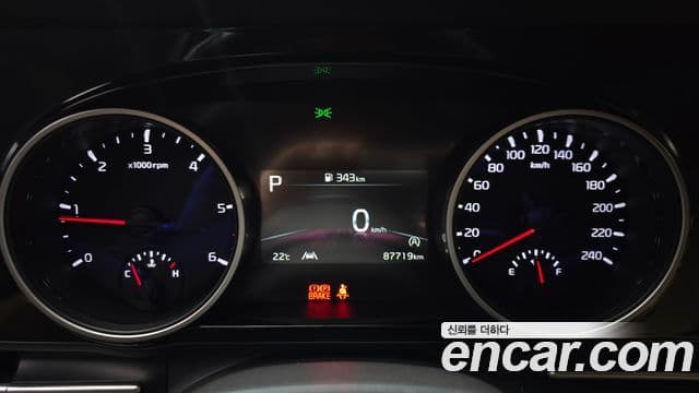 Kia Carnival 2021 — Фото 8/20