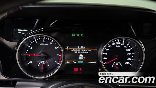 Kia Carnival 2023 — Фото 8/20