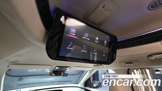 Kia Carnival 2023 — ფოტო 19/20