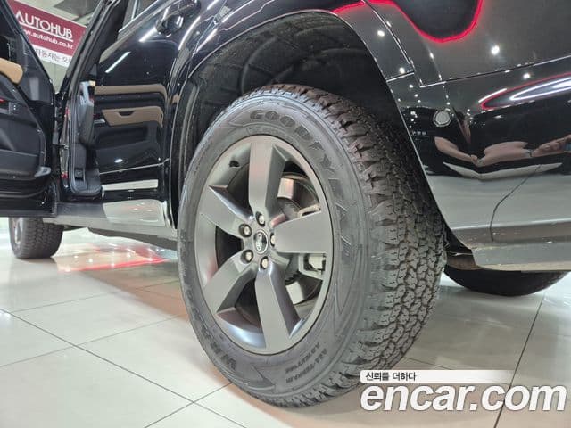 Land Rover Defender 2025 — фото 20 из 20